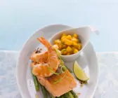 Spargel mit Lachs und Shrimps