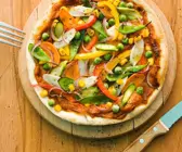 Spargel-Pizza mit Erbsen