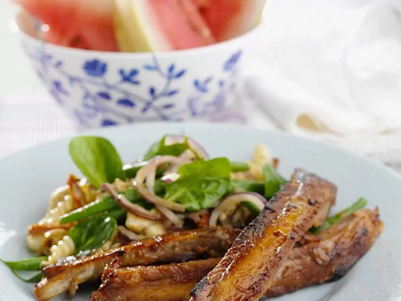 Spareribs mit Nudelsalat