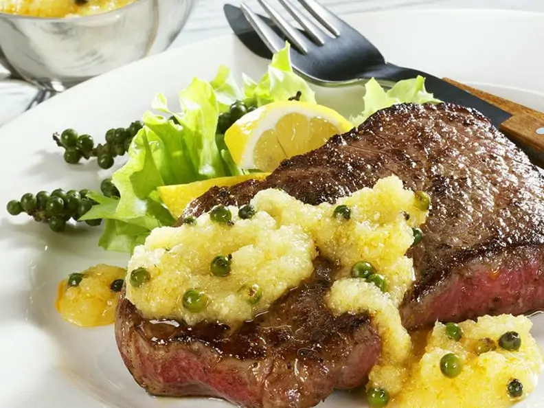 Steak mit fruchtiger Sauce