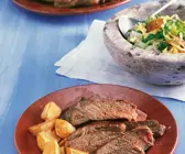 Gegrilltes Steak mit Kartoffeln
