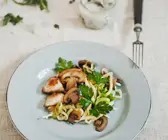 Spätzlepfanne mit Hähnchen und Pilzen