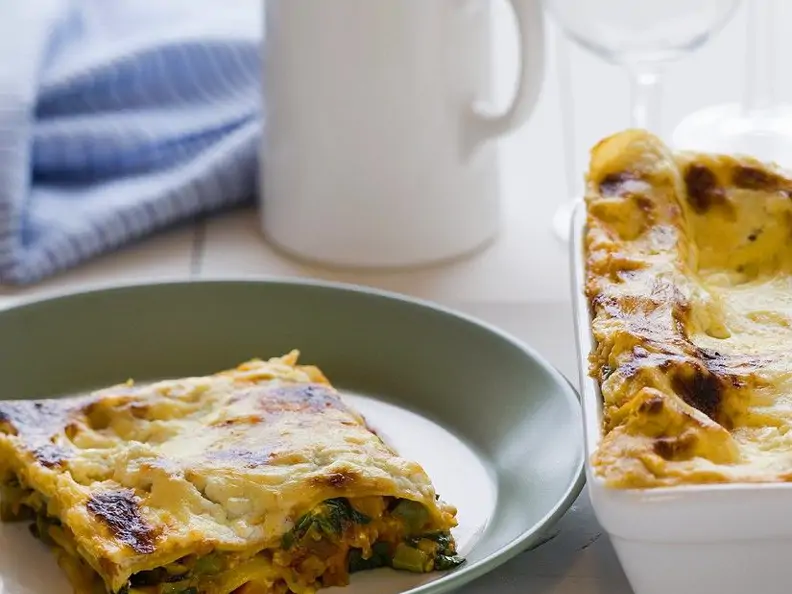 Lasagne mit Spinat und roten Linsen