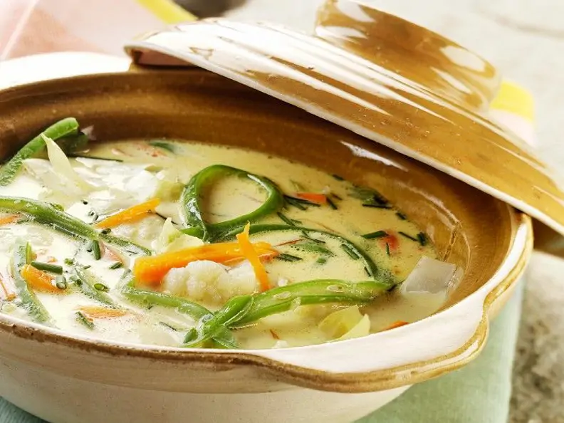 Low-Carb-Gemüsesuppe