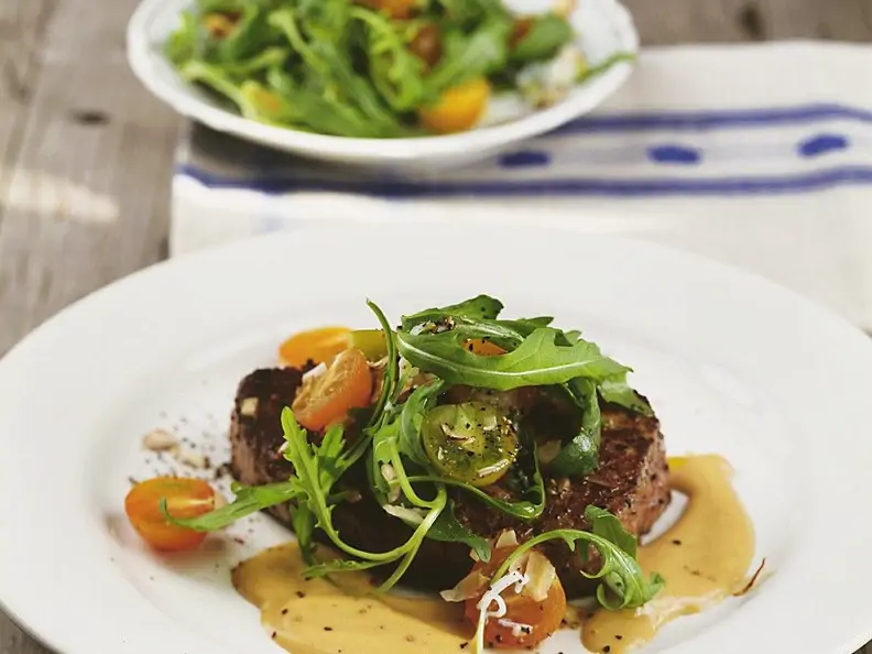Rindersteak mit Senfsauce