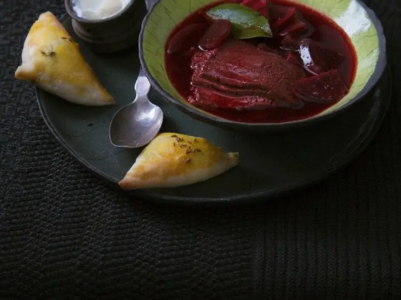Rindersuppe mit Roter bete