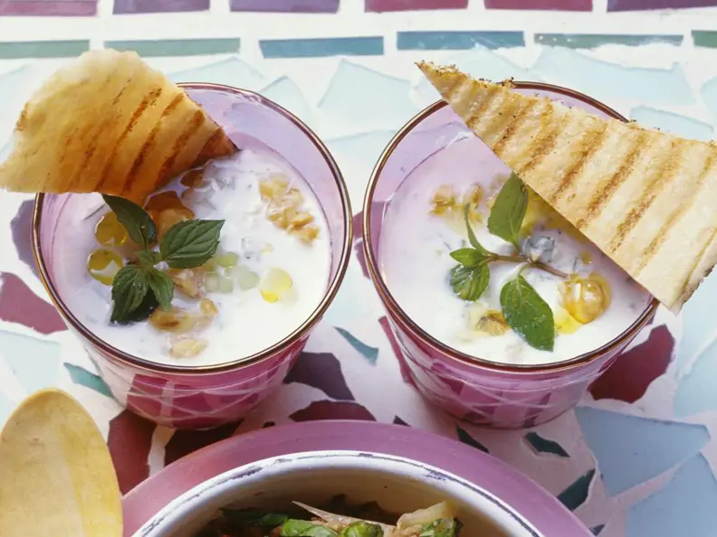 Kalte Gurken-Joghurtsuppe