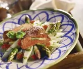 Gefülltes Kalbssteak mit mariniertem Spargel