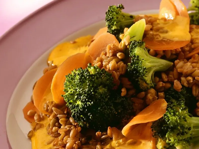Risotto aus Grünkern mit Karotten und Brokkoli