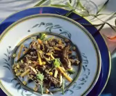 Rindfleischpfanne mit Reis und Omelett