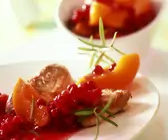 Kompott aus Prisichen und Preiselbeeren