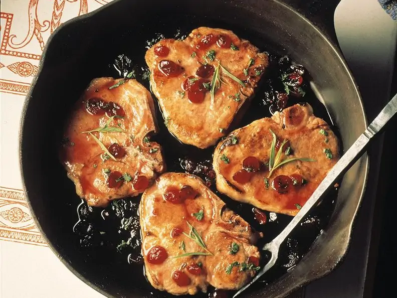 Koteletts mit Preiselbeeren