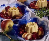 Vanillepudding mit Früchten