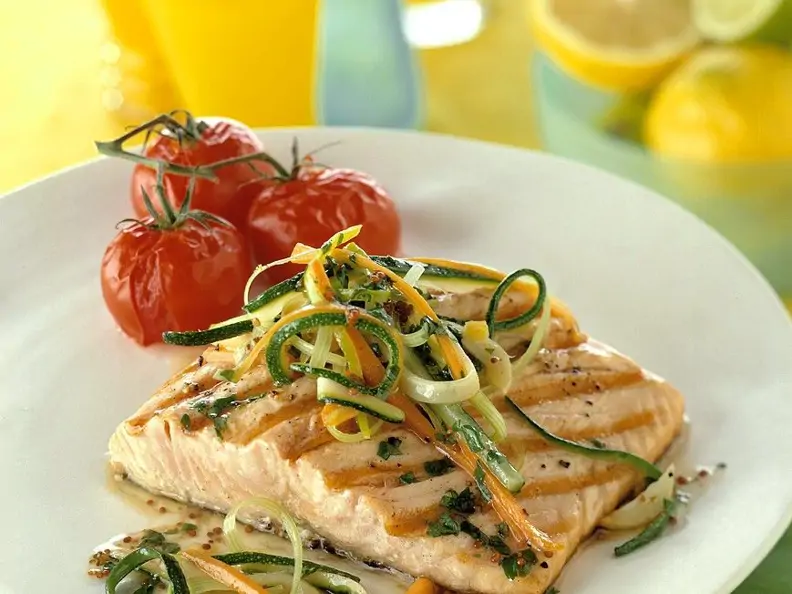 Lachsforellenfilet mit Gemüse