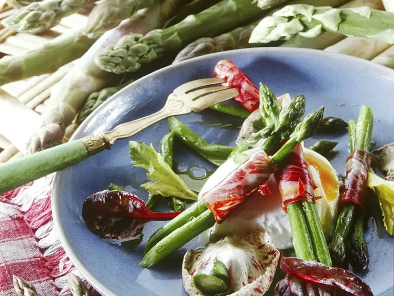 Spargel-Schinken-Päckchen mit Ei