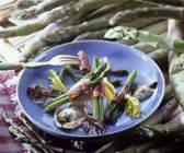 Spargel-Speck-Päckchen mit Ei