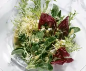 Salat mit Eiervinaigrette