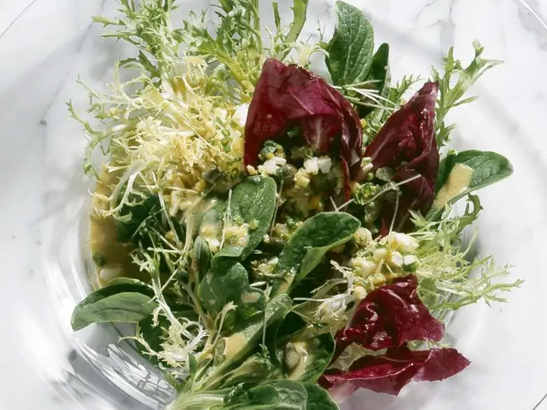 Salat mit Eiervinaigrette