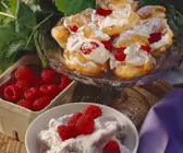 Windbeutel mit Mascarponecreme und frischen Himbeeren