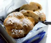 Hefezopf mit Rosinen