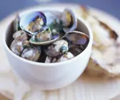 Venusmuscheln mit Kräutern