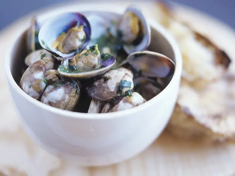 Venusmuscheln mit Kräutern