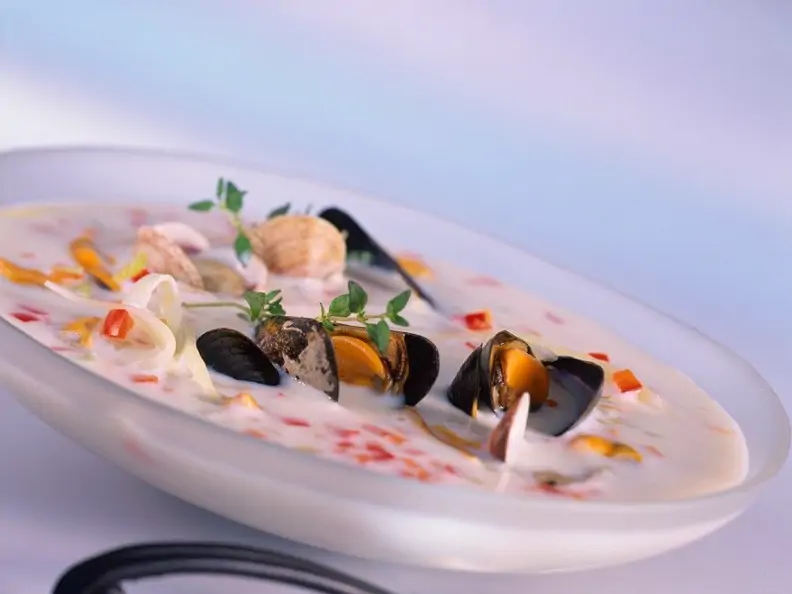 Miesmuschelsuppe mit Gemüse