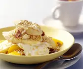 Müsli mit Joghurt und Früchten