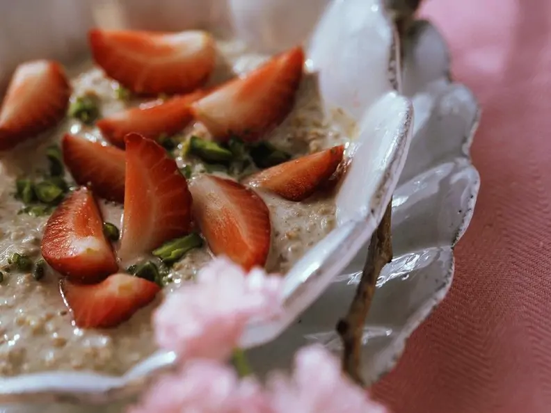 Weizenbrei mit Erdbeeren