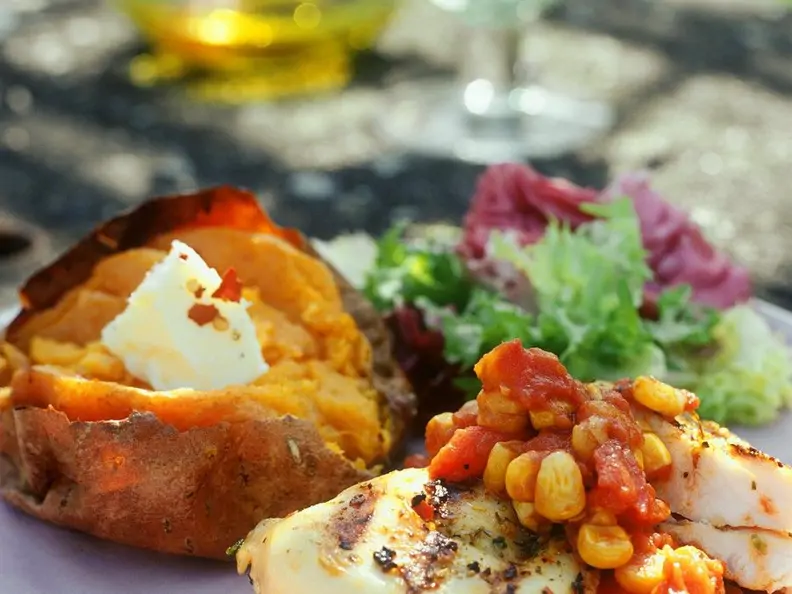 Hähnchenbrust mit Folienkartoffel vom Grill