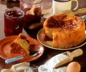Rührkuchen mit Marmelade und Apfel