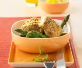 Waller in Erdnusspanade mit Spargel