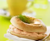 Bagel mit Räucherlachscreme
