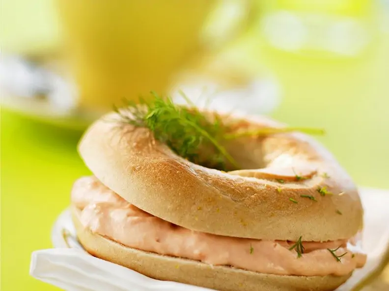 Bagel mit Räucherlachscreme