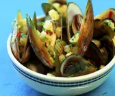 Miesmuscheln mit fruchtiger Salsa