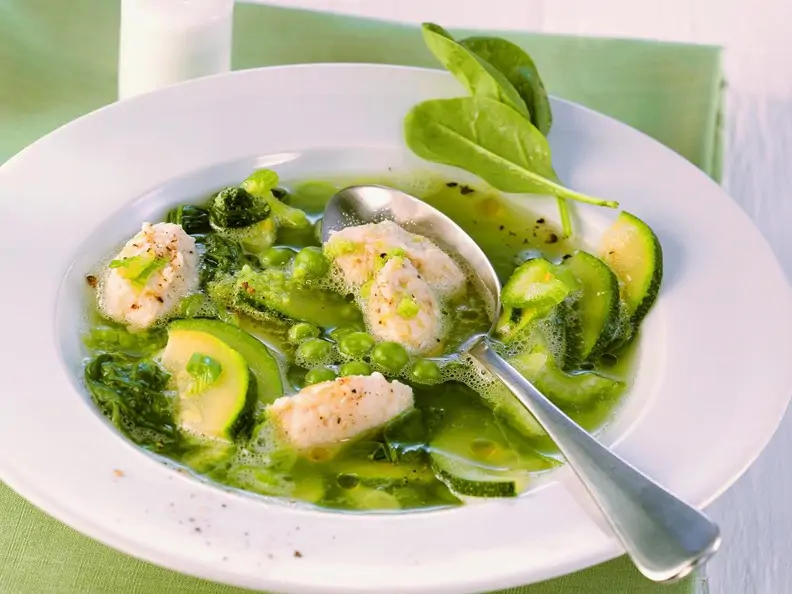 Gemüsesuppe mit Geflügelnocken