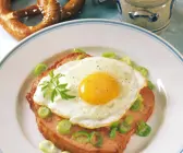 Gebratener Leberkäse mit Ei