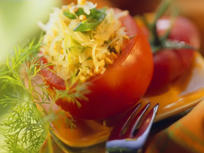 Tomaten mit Buchweizenfüllung