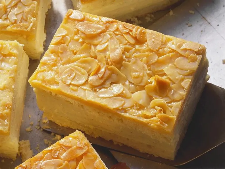 Bienenstich Blechkuchen