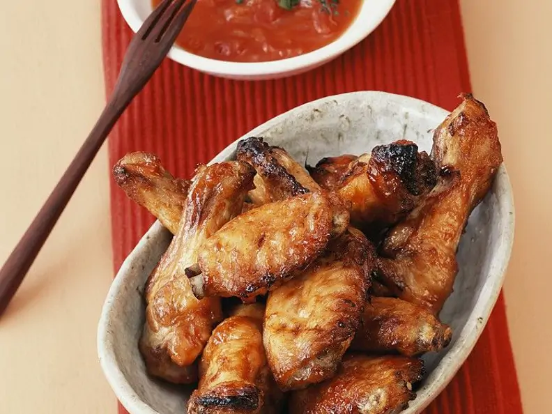 Chicken Wings mit Sauce