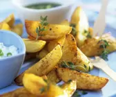 Potato Wedges mit Joghurtdip und Guacamole