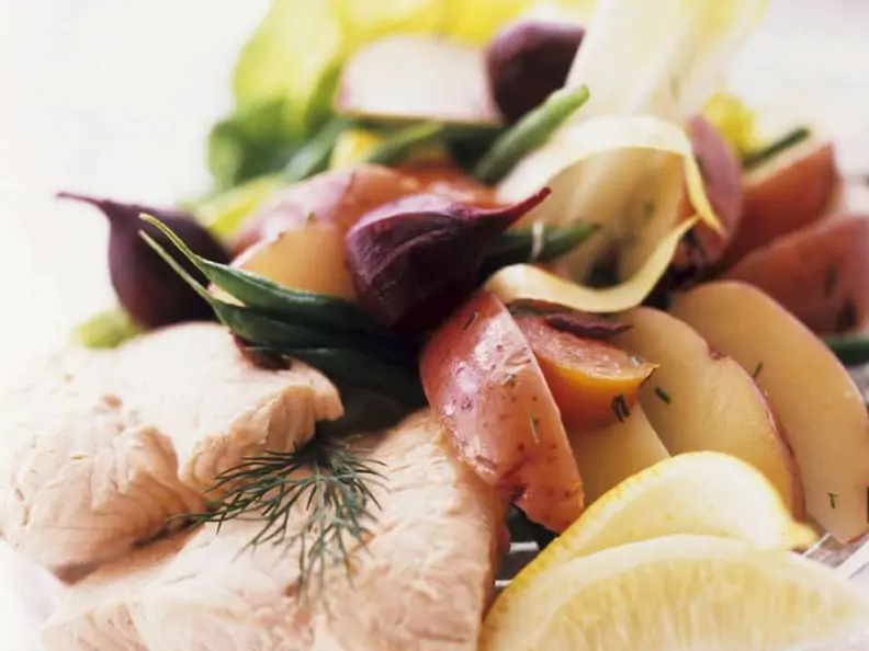 Kartoffel-Bohnensalat mit Lachs