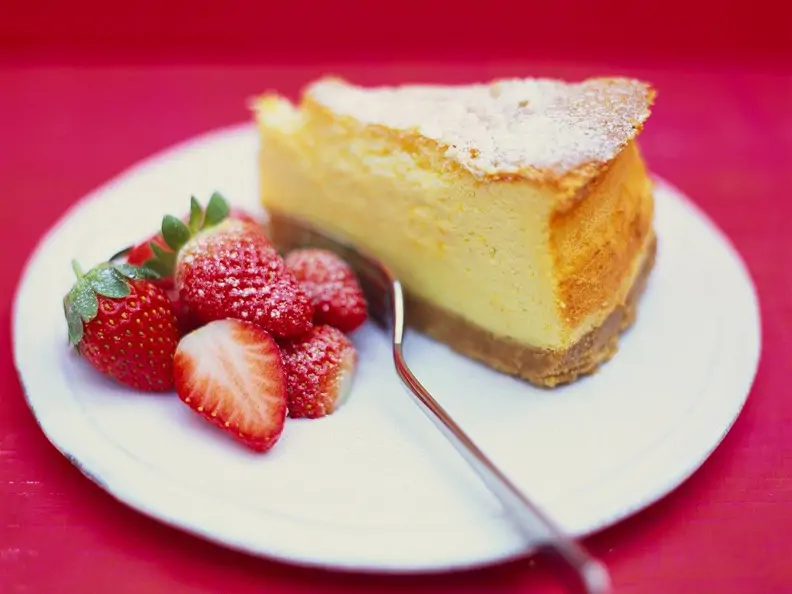 Käsekuchen mit Mürbeteigboden