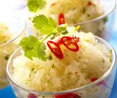 Champagner-Limettensorbete mit Koriander und Chili