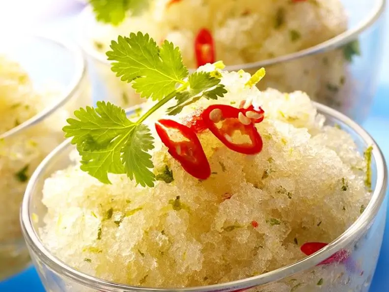 Champagner-Limettensorbete mit Koriander und Chili