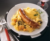 Sauerkraut mit Bratwurst und Püree