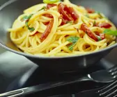 Spaghetti mit Knoblauch und Tomaten