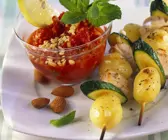 Puten-Gemüse-spieße mit Paprikasauce