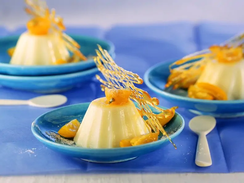 Joghurt-Panna-Cotta mit Kumquats