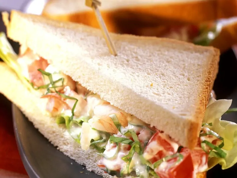 Sandwich mit Garnelensalat